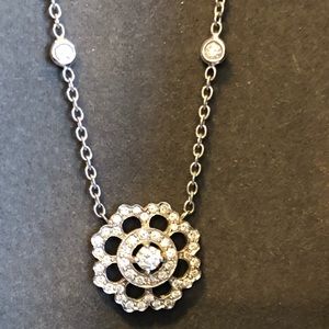 Diamond and 18k white gold flower pendant